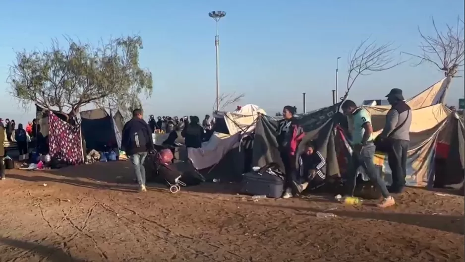 Migrantes extranjeros han improvisado un espacio al que denominaron 'Campamento la Concordia' en la zona de ingreso y salida de ambos países / Captura: Canal N