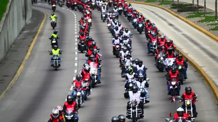 Caravana de motociclistas en la Vía Expresa por Fiestas Patrias. Foto: Andina. Caravana de motociclistas en la Vía Expresa por Fiestas Patrias. Foto: Andina.