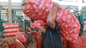 Abastecidos los mercados mayoristas en Lima. Foto: Andina