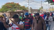 Mineros informales continúan bloqueo en la Panamericana Sur