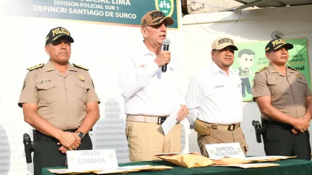 Ministro Víctor Torres Falcón participó de una conferencia de prensa en la Depincri de Surco / Foto: Mininter
