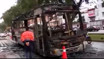 El fuego se inició en la parte delantera de la unidad. Foto y video: Canal N