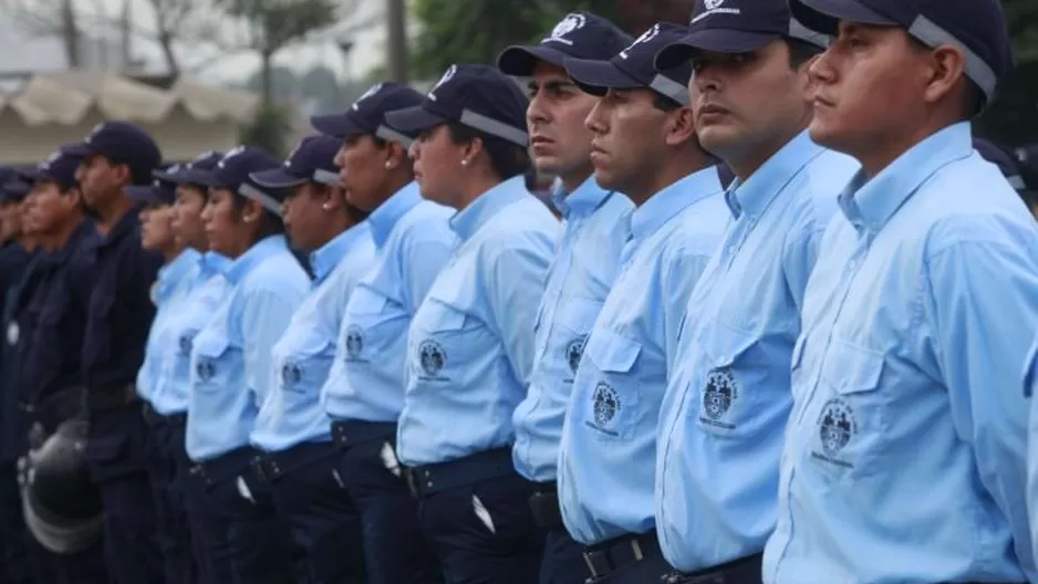  Agentes intentaron retirar a pareja homosexual que se encontraba en el Parque del Amor de Miraflores / Foto: Andina- referencial