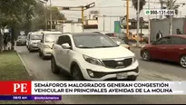 La presencia de semáforos malogrados impiden el normal tránsito en la zona. Foto: América Televisión