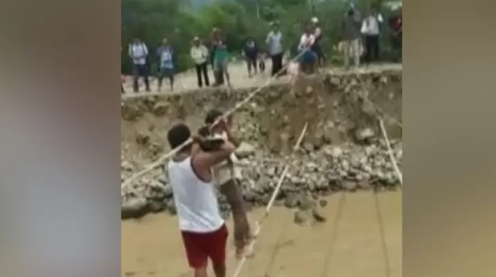 Riesgo en Motupe al cruzar el río / Fuente: Canal N Riesgo en Motupe al cruzar el río / Fuente: Canal N