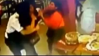 Mozo venezolano salvó de morir a cliente. Foto: captura de video