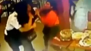 Mozo venezolano salvó de morir a cliente. Foto: captura de video