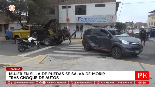 Mujer en silla de ruedas se salva de morir tras choque de autos en Trujillo. Foto: América Noticias