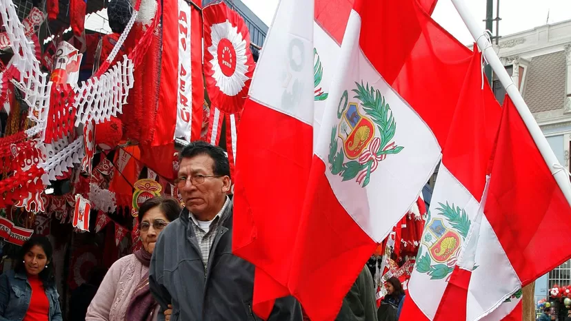 Municipalidad de Lima ordenó embanderamiento obligatorio en Cercado