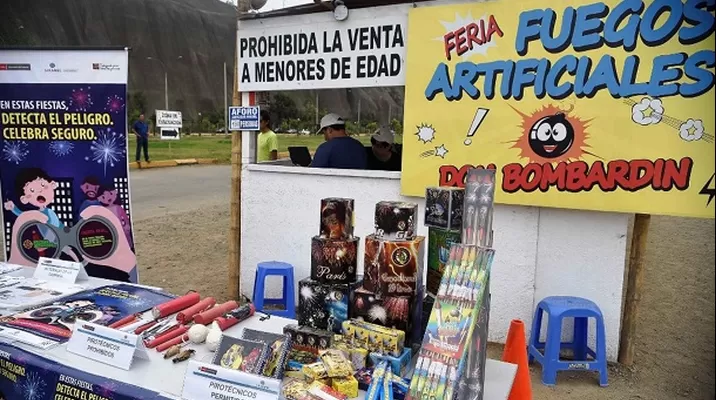 Ferias de pirotécnicos. Foto: Andina Ferias de pirotécnicos. Foto: Andina
