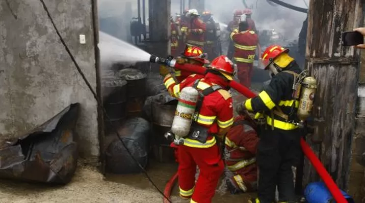 Bomberos en emergencias. Foto: gestion.pe Bomberos en emergencias. Foto: gestion.pe