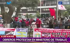 Obreros protestaron frente al Ministerio de Trabajo para que interceda por mejoras salariales - Noticias de construccion-civil