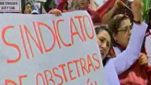 Las obstetras protestaron en el frontis del Minsa