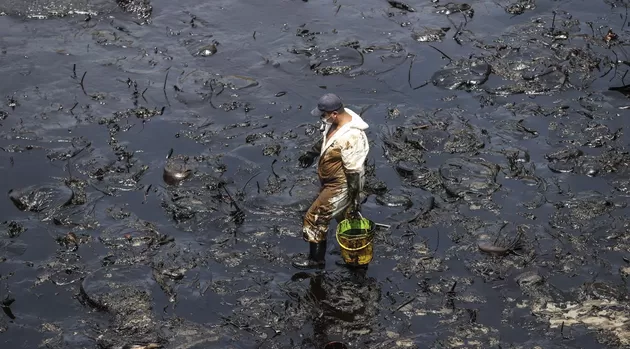 OEFA confirma nuevo derrame de petróleo en los alrededores de la refinería  La Pampilla - America Noticias