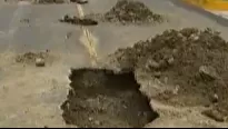 Pista luce con hoyos ante debilitamiento del asfalto. Foto: captura de TV