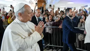 El cirujano oncólogo Mauricio León analizó la operación del papa León XIV y destacó que un tumor maligno de pocos milímetros detectado a tiempo ofrece un panorama favorable de recuperación. Además, recomendó posponer su gira a Sudamérica y priorizar su reposo. Foto: Reuters. Video: Canal N