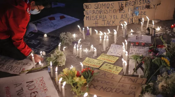Dos jóvenes murieron durante las protestas contra Merino. Foto: AFP Dos jóvenes murieron durante las protestas contra Merino. Foto: AFP