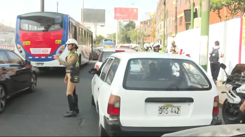 Policía Nacional: Operativo contra taxis colectivos en Óvalo Zárate