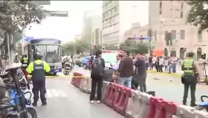 Orientador de ATU murió tras ser atropellada por bus del Corredor Azul en la avenida Garcilaso de la Vega en el Cercado de Lima./ Video: Canal N