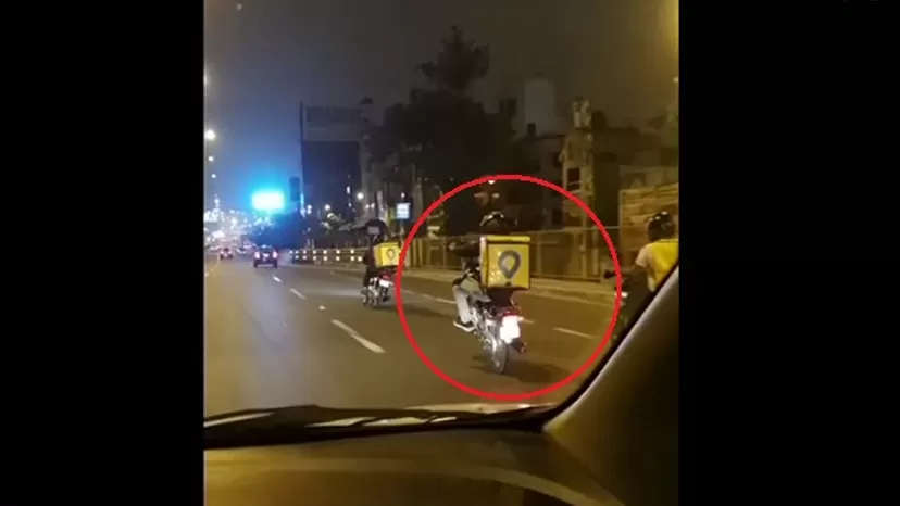 Panamericana Norte: motociclistas de servicio de delivery hacen maniobras temerarias