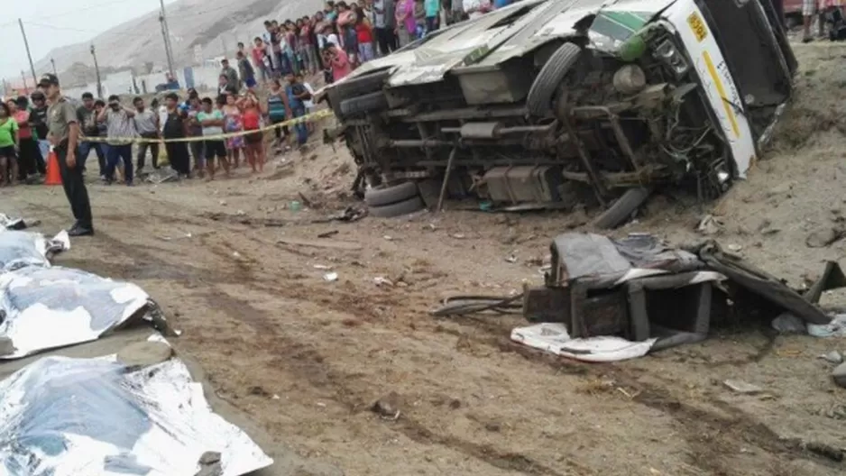 Fatal accidente en la Panamericana Sur. Foto Andina