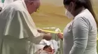 Papa Francisco bautizó a un recién nacido en el mismo hospital donde él se recupera