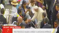 El papa Francisco llegó a bordo del papamóvil a la Plaza de Armas de Trujillo