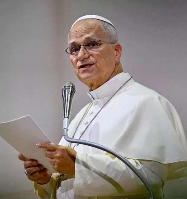 Lambayeque sorprendió con una singular creación gastronómica: un king kong con la silueta del papa León XIV. El producto, bautizado como “Dulce Bendición”, agotó su primer lote y ya recibe pedidos desde distintas regiones del país. Foto: IG @pontifex Lambayeque sorprendió con una singular creación gastronómica: un king kong con la silueta del papa León XIV. El producto, bautizado como “Dulce Bendición”, agotó su primer lote y ya recibe pedidos desde distintas regiones del país. Foto: IG @pontifex