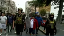 Colectiveros se desplazan por la avenida Wilson con Garcilaso de la Vega en el Cercado de Lima. / Video. Canal N