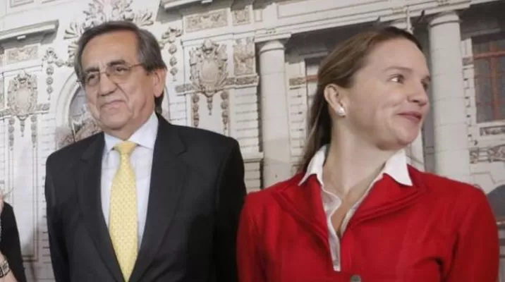 Congresista Jorge del Castillo y Luciana León. Foto: peru21.pe Congresista Jorge del Castillo y Luciana León. Foto: peru21.pe