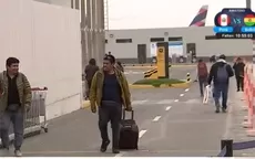 Pasajeros continúan varados en aeropuerto Jorge Chávez - Noticias de jorge-cuba