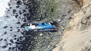 Bus cayó a un precipicio de más de 100 metros. Foto: Andina