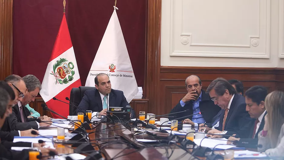 Fernando Zavala en reunión con la bancada aprista. Foto: PCM