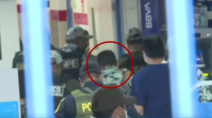 Pedro Castillo salió del hospital II de Vitarte tras atenderse por una descompensación / Captura: Andina Pedro Castillo salió del hospital II de Vitarte tras atenderse por una descompensación / Captura: Andina