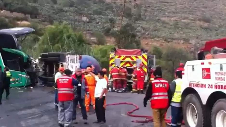 Fuga de gas tras choque de bus interprovincial con cisterna en la Carretera Central    