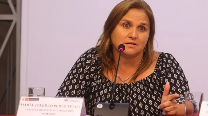Ministra insistió en que salida de Katherine Ampuero se debió a una pérdida de confianza Ministra insistió en que salida de Katherine Ampuero se debió a una pérdida de confianza