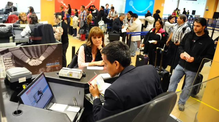 Los estudiantes, empresarios y periodistas de los países miembros de la Unión Europea ya no necesitarán visa temporal en Perú. Foto: Andina Los estudiantes, empresarios y periodistas de los países miembros de la Unión Europea ya no necesitarán visa temporal en Perú. Foto: Andina