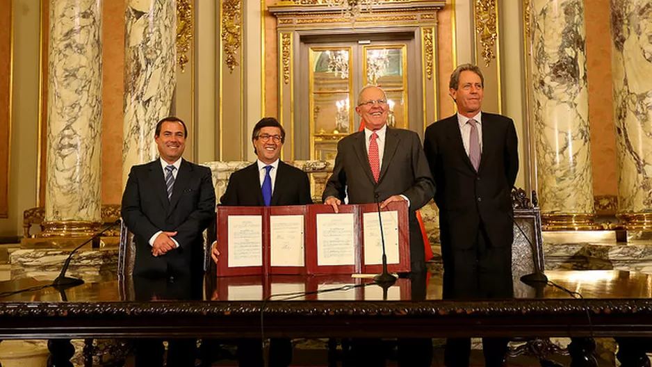 Durante la ceremonia realizada en Palacio de Gobierno, también estuvieron los ministros de Economía y de Producción / Foto: Andina