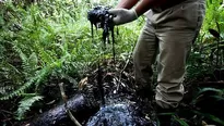 Aparentemente, la tubería por donde pasa el crudo fue cortada con una sierra. Foto: Referencial/diariocorreo.pe