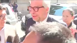 Piero Corvetto asistió a la Fiscalía anticorrupción esta tarde tras renunciar a la jefatura de la ONPE. Habría entregado su pasaporte y dado información en el marco de las pesquisas por presuntas irregularidades en las elecciones. Video: Canal N