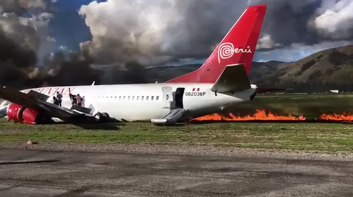 Avión se incendió en Jauja. Foto: América Noticias Avión se incendió en Jauja. Foto: América Noticias