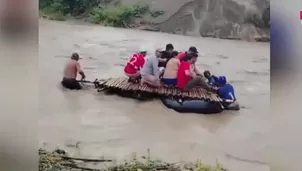 Piura: Pobladores arriesgan sus vidas en balsas de llantas tras quedar aislados. Foto y video: Canal N