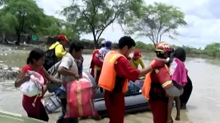 Damnificados piden ayuda. Foto: captura de video Damnificados piden ayuda. Foto: captura de video
