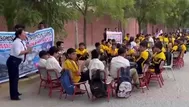 Piura: Escolares estudian en pista en Sullana