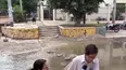 Lluvia moderada de 6 mm inunda el centro de Piura y deja paralizadas las obras viales en el Parque Miguel Cortés. Vecinos y personal de salud advierten sobre el riesgo de proliferación del dengue debido a las aguas estancadas. Video: Canal N