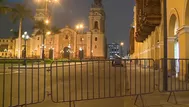 Plaza de Armas del Centro Histórico de Lima luce con rejas