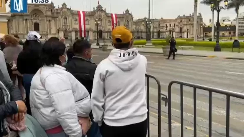 Plaza de Armas permanece cerrada en plena Fiestas Patrias