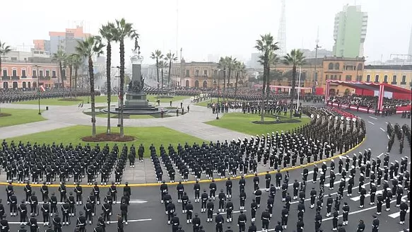 Toma tus precauciones si tienes planeado conducir por la plaza Francisco Bolognesi  / Foto: archivo Andina