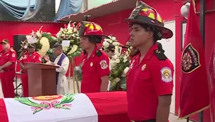Policía y bomberos despiden a Patrick Ospina. Video: Canal N