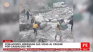 Áncash: Pobladores cruzan río con puente improvisado. Foto y video: América TV